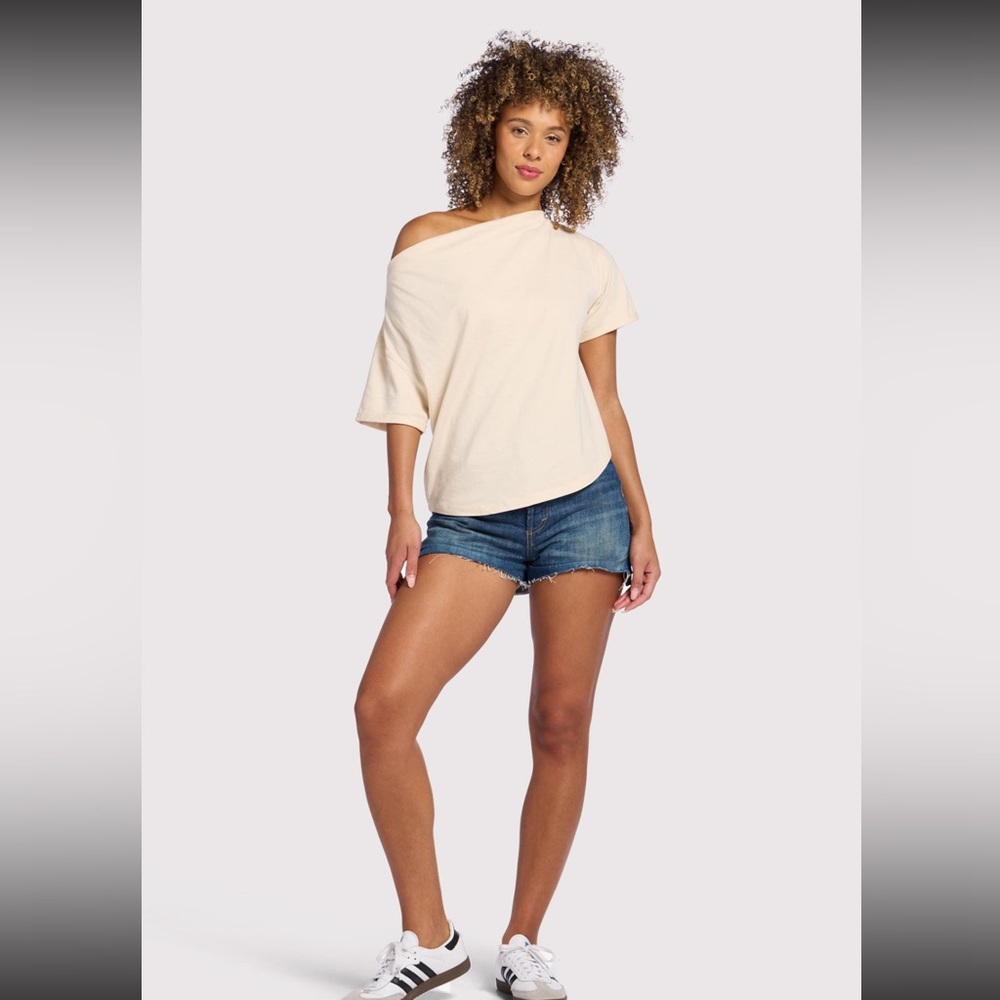 Nuuds off the shoulder- bone color